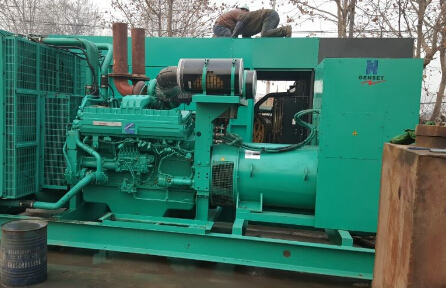 桓台发电机组如何判断水冷式机油散热器内部是否需要清洗？